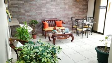 20-inch LCD TV with cable channels, TV