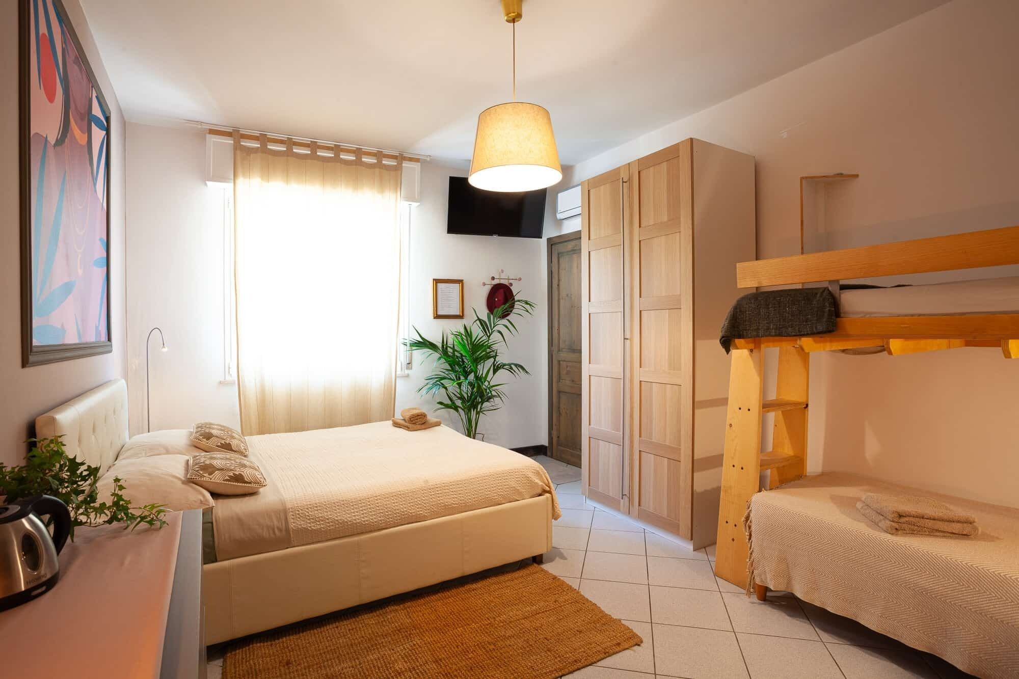 Kamar Deluks (5 pax) | Didekorasi berbeda-beda dan dilengkapi dengan perabotan berbeda-beda