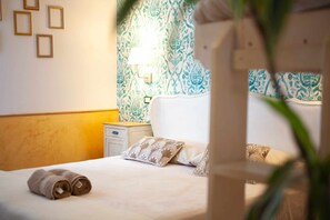 Comfort Quadruple Room (Bagno Privato Esterno) | Individually decorated, individually furnished, desk, laptop workspace