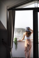 Suite Deluxe, vue mer | 1 chambre, literie de qualité supérieure, minibar