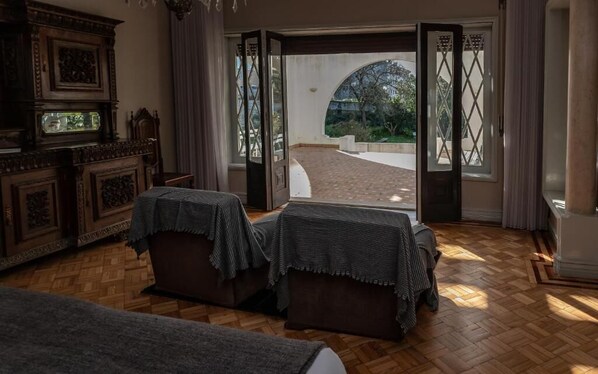 Blackout curtains, soundproofing, free cots/infant beds, free WiFi - Espinho Vintage (Espinho)