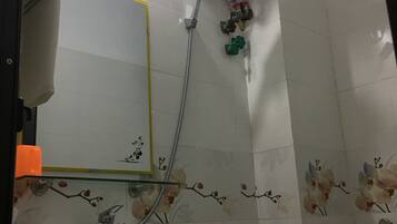 Shower, hair dryer, slippers, bidet
