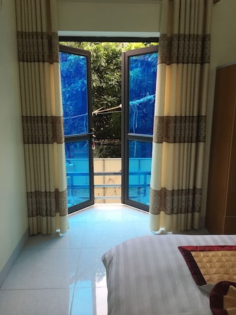 Double Room | Soundproofing, free WiFi, bed sheets. Duc Thang Guest House