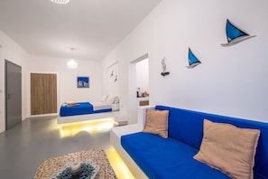 Deluxe-Suite, Whirlpool | 1 Schlafzimmer, hochwertige Bettwaren, Betten mit Memory-Foam-Matratzen
