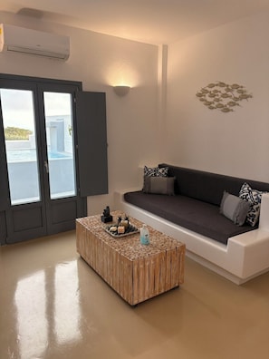 Luxury Studio Suite | Living area - Majestic Sky Luxury Suites (Santorini)