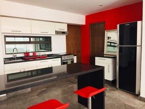 Fridge, microwave, coffee/tea maker, cookware/dishes/utensils - Lofts El Sueño (Puebla)