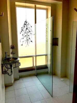 Loft Santa Ines | Bathroom shower - Lofts El Sueño (Puebla)