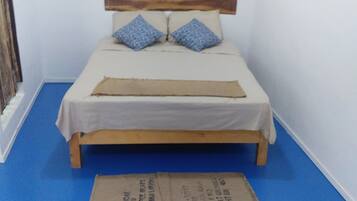 1 kamar tidur dan dilengkapi dengan perabotan berbeda-beda