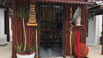 Quầy thủ tục nhận/trả phòng