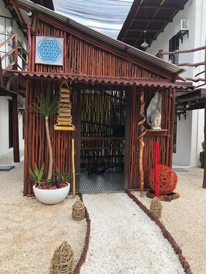 Check-in/check-out kiosk