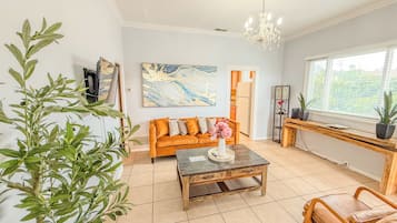 Cottage (2335) | Living area | Flat-screen TV