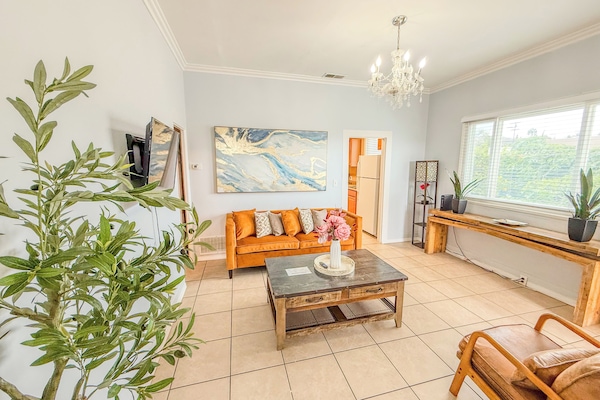 Cottage (2335) | Living area | Flat-screen TV