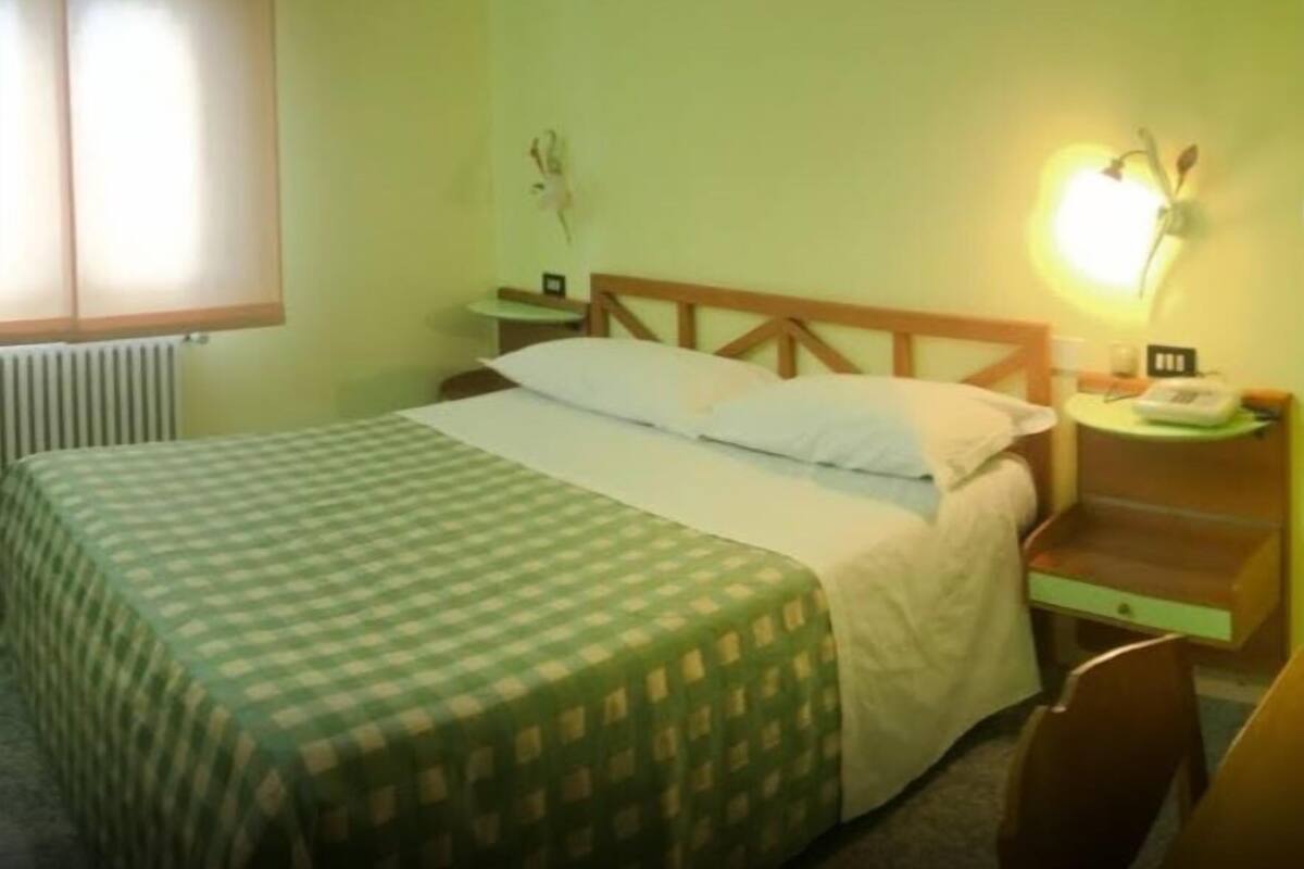 Egyptian cotton sheets, premium bedding, down duvets, pillow-top beds