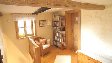 Romantic Townhome, 2 Bedrooms, City View | Living area | Flat-screen TV
