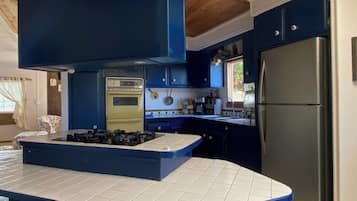 Traditional House, 3 Bedrooms, Mountain View (Casa Tempranillo) | Private kitchen | Stovetop