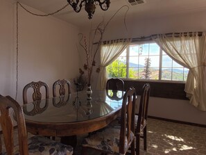 Rumah Tradisional, 3 kamar tidur, pemandangan gunung (Casa Tempranillo) | Ruang makan