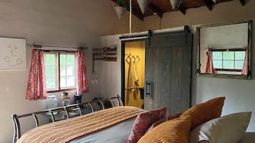 Cabane Tradition, vue cour intérieure (Merlot)