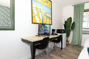 Individually furnished, free WiFi, bed sheets - Norman's Hotel and Dining (Miami Beach)