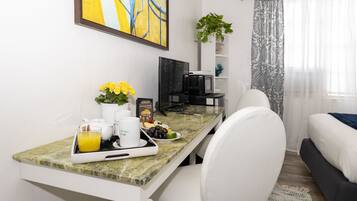 Individually furnished, free WiFi, bed sheets