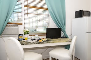 Comfort Studio | Individually furnished, free WiFi, bed sheets - Norman's Hotel and Dining (Miami Beach)