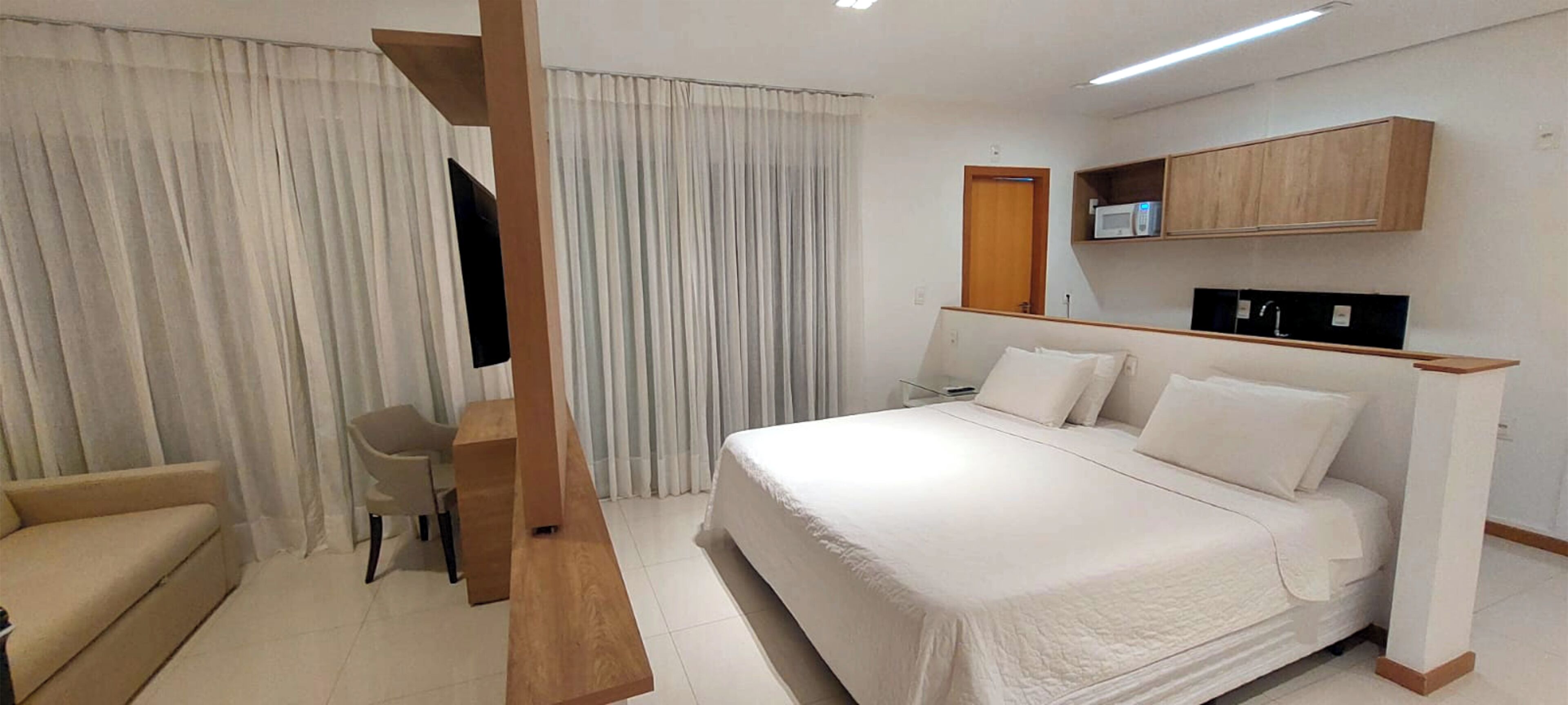 ルーム | 遮光カーテン、WiFi (無料)