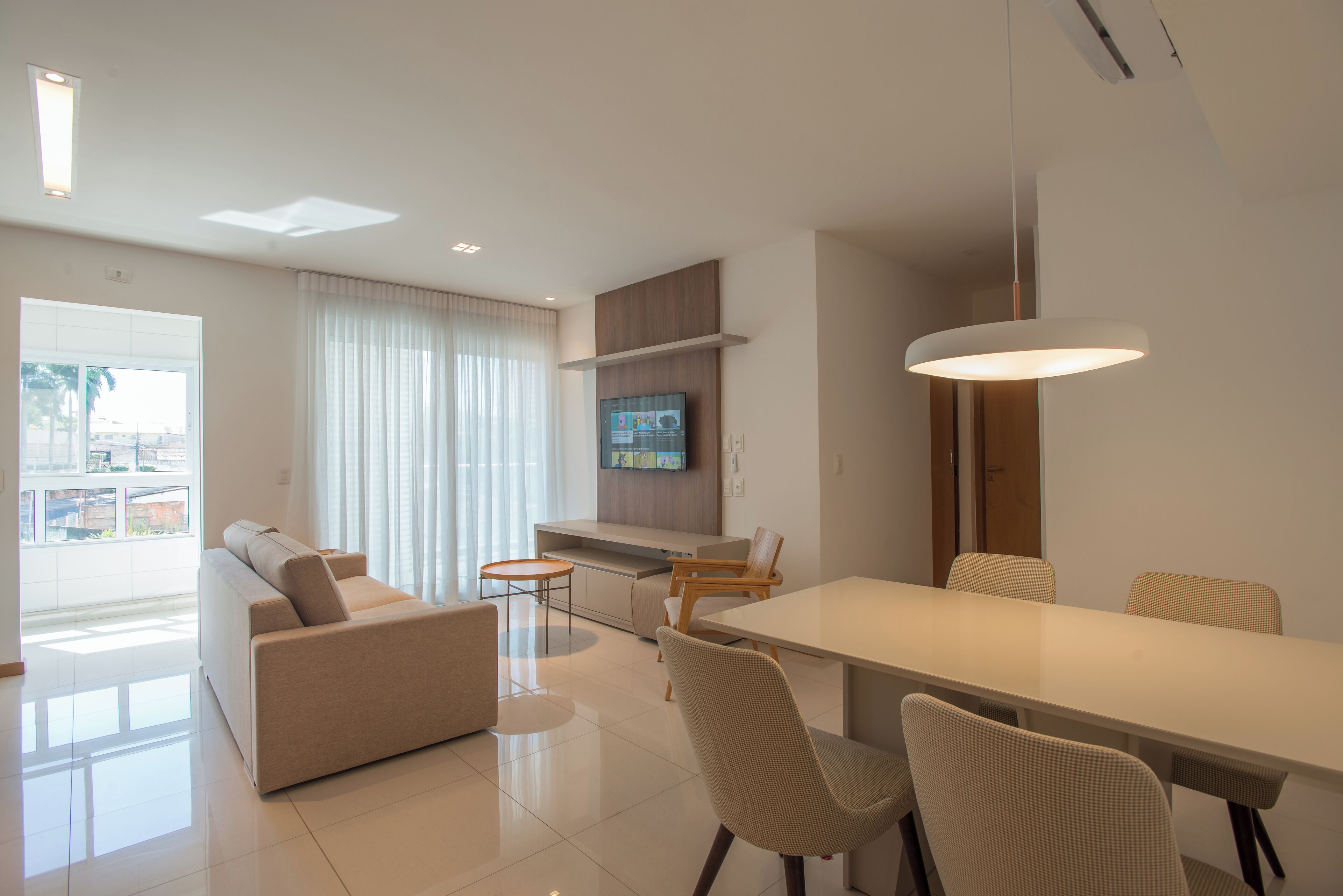 Apartament, 2 dormitoris | Sala d&#x27;estar | Televisor de 32 polzades amb canals per cable 