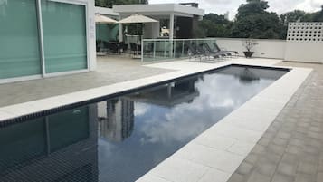 Kolam renang terbuka