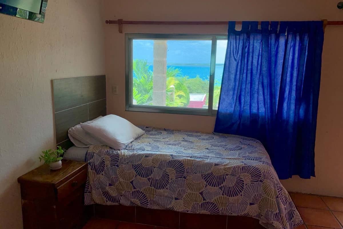 Double Room | WiFi (free), bed sheets