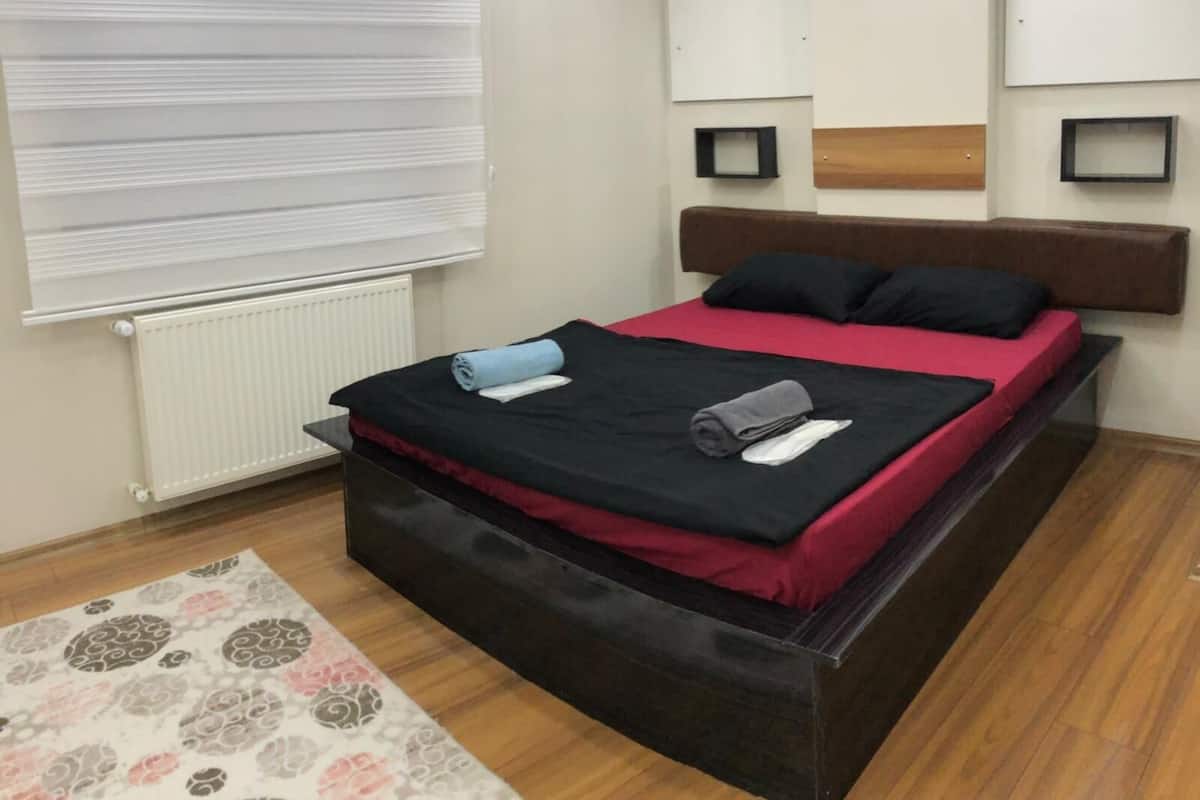 Standaard suite | 1 slaapkamer, een bureau, een strijkplank/strijkijzer, gratis wifi
