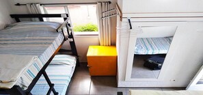 Cortinas blackout, tabla de planchar con plancha y wifi gratis