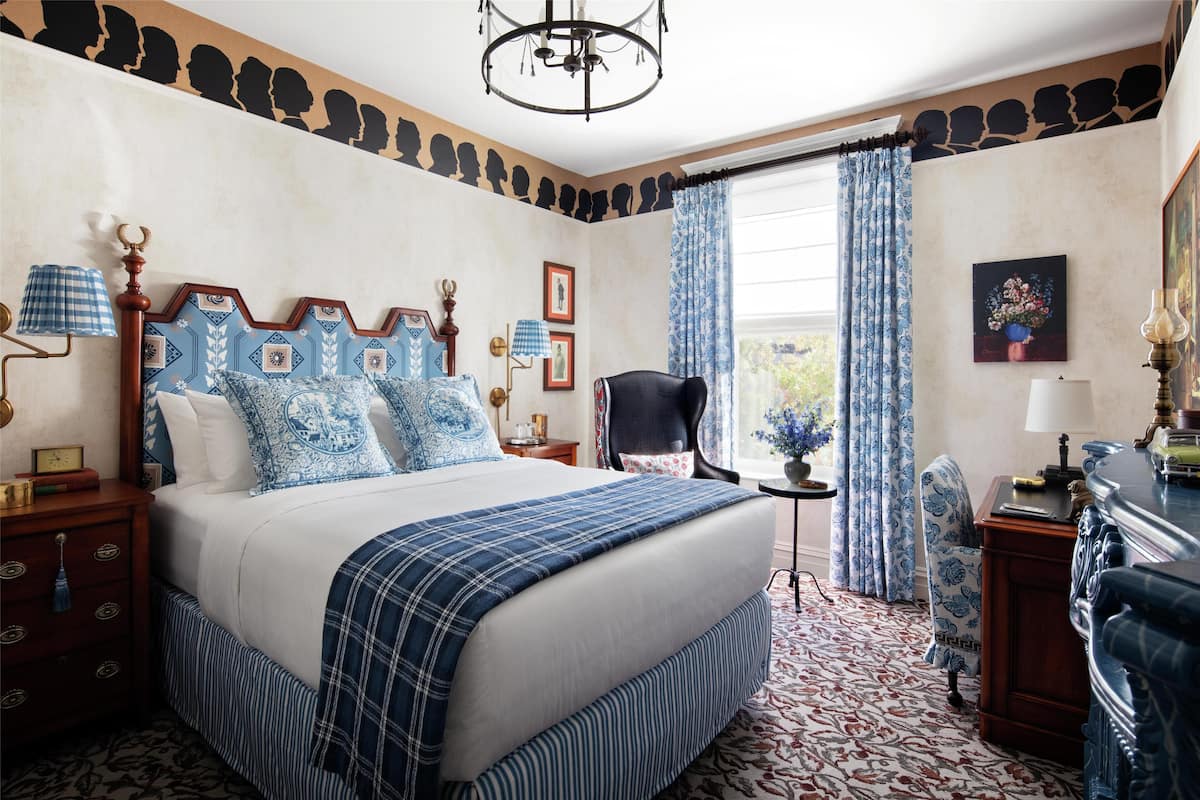 Standard Room, 1 King Bed