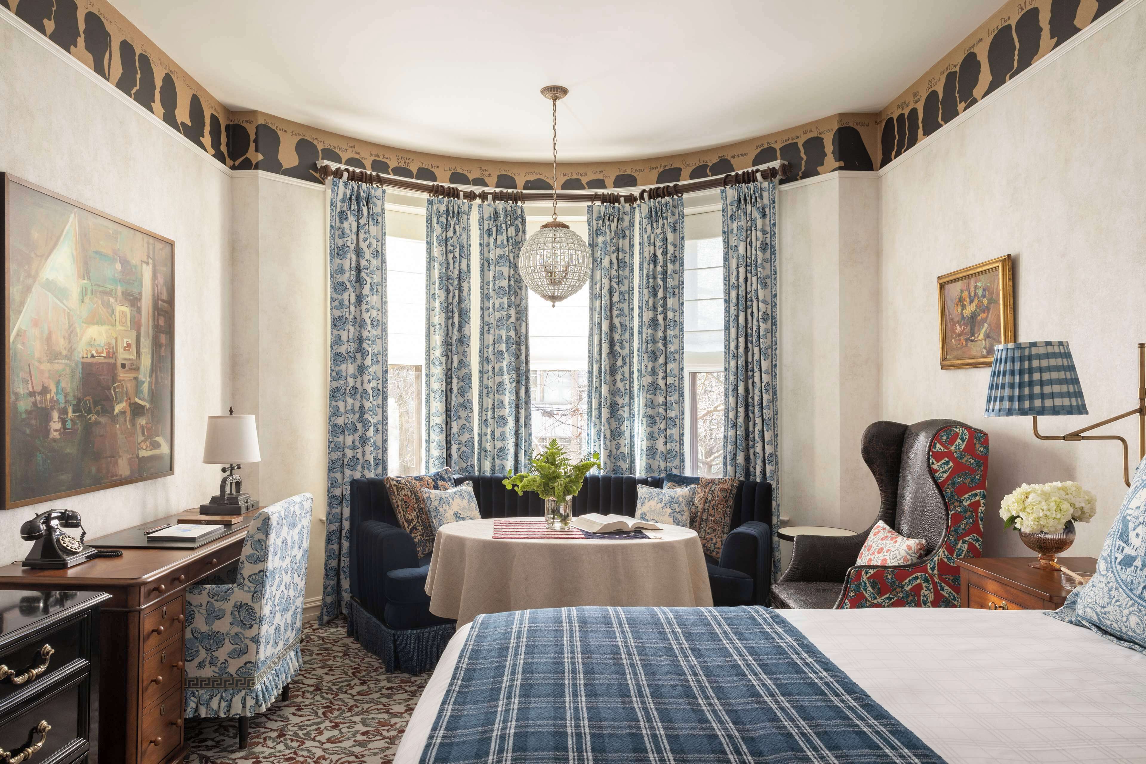 room, 1 king bed | in-room safe, desk, blackout curtains, soundproofing