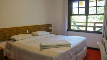 Cabin, 3 Bedrooms | Iron/ironing board, WiFi