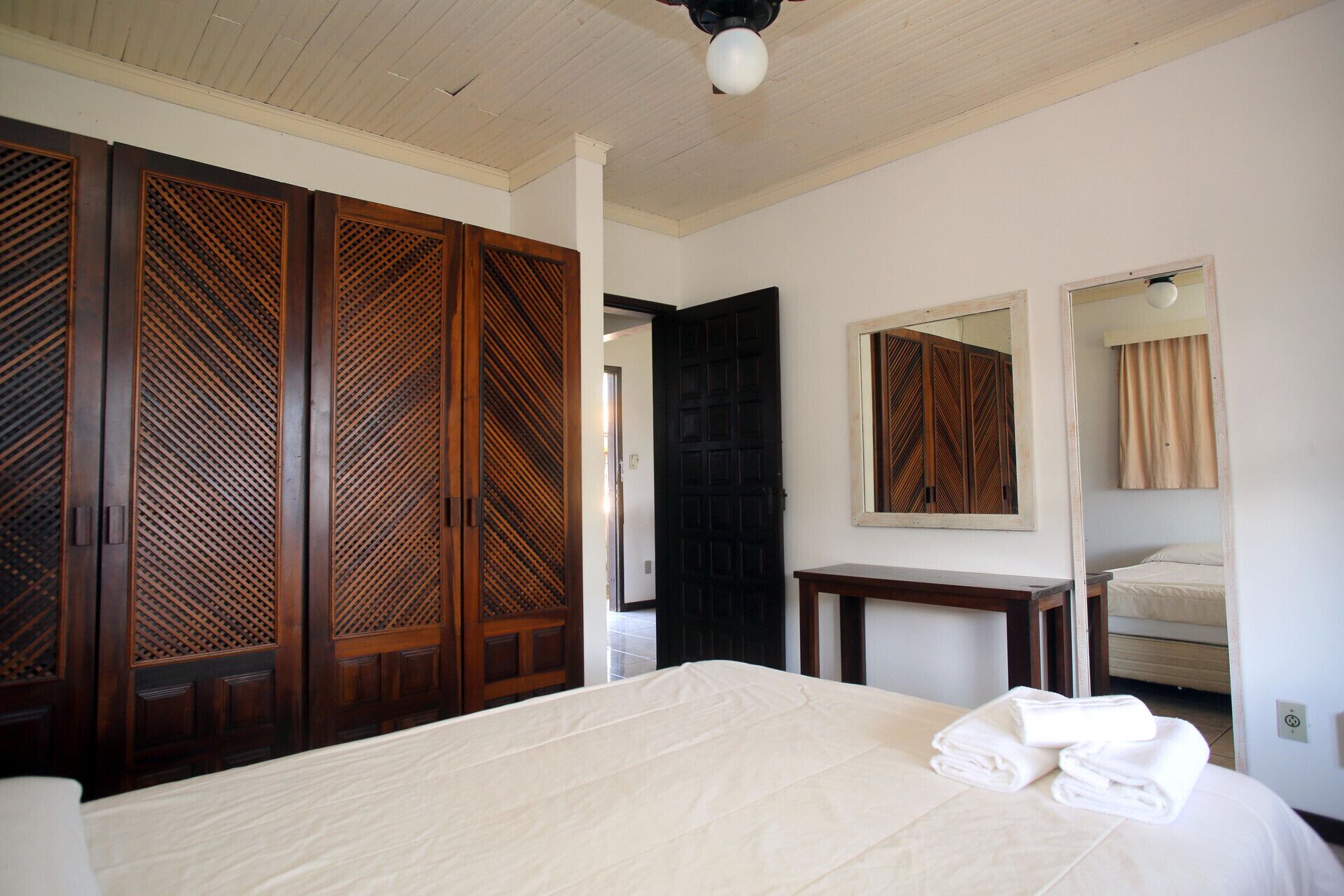 Tabla de planchar con plancha y wifi 