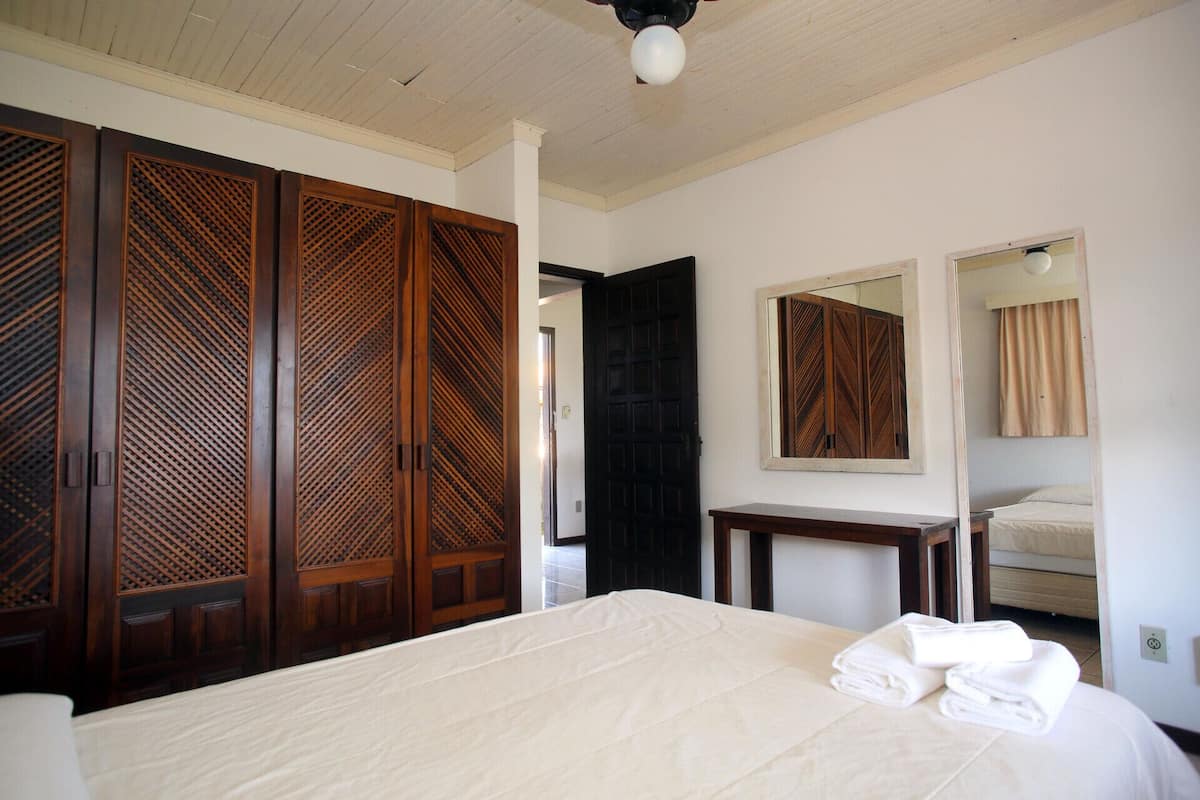 Tabla de planchar con plancha y wifi