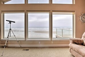 Interior - Oceanfront South Beach Home w/ Hot Tub & Sauna (Newport)