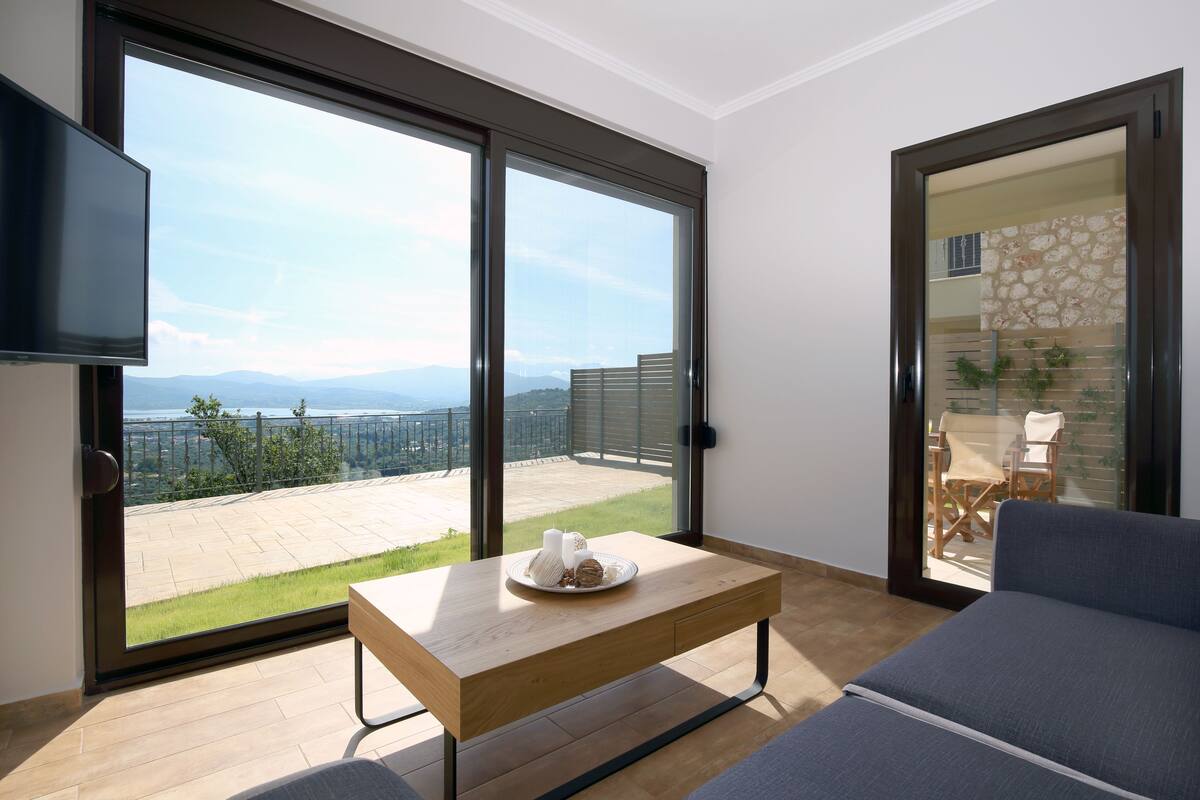 Classic Villa | Living area | Flat-screen TV