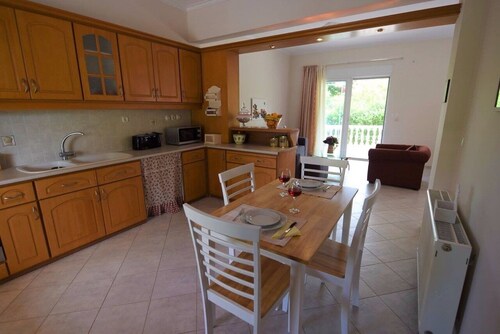 SECRET GARDEN HOUSE - A SMALL  PARADISE 1,5 KM AWAY FROM THE SEA  3 KM FROM CITY