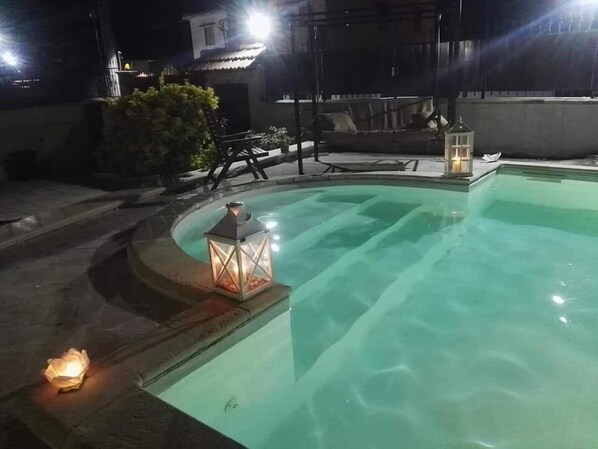 Piscine couverte, piscine extérieure (ouverte en saison)