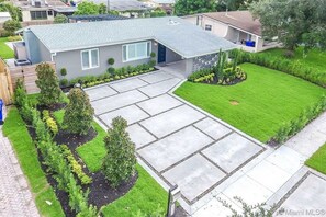 Property grounds - Cozy Cottage by Short Term Stays (Hollywood)