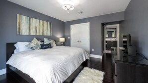 Unclassified image, 5 of 27, button - Cozy Cottage by Short Term Stays (Hollywood)