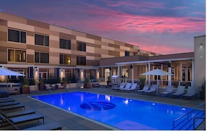 Seasonal outdoor pool - Wind Creek Casino & Hotel Montgomery (Montgomery)