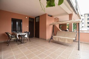Estudio, varias camas, vistas a la montaña | Terraza o patio