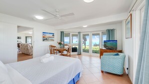 3 bedrooms, bed sheets