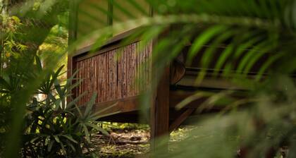 Tiki Lodge Bar & Restaurant - Hostel