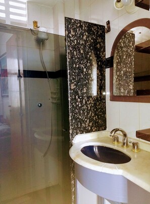 Bathroom - Sea view room and room (Barra)