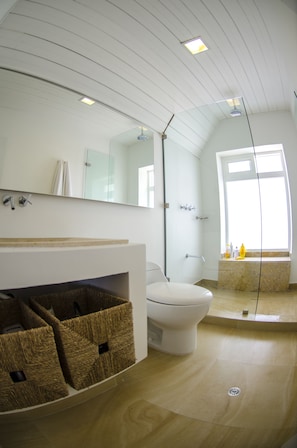 Family House | Bathroom