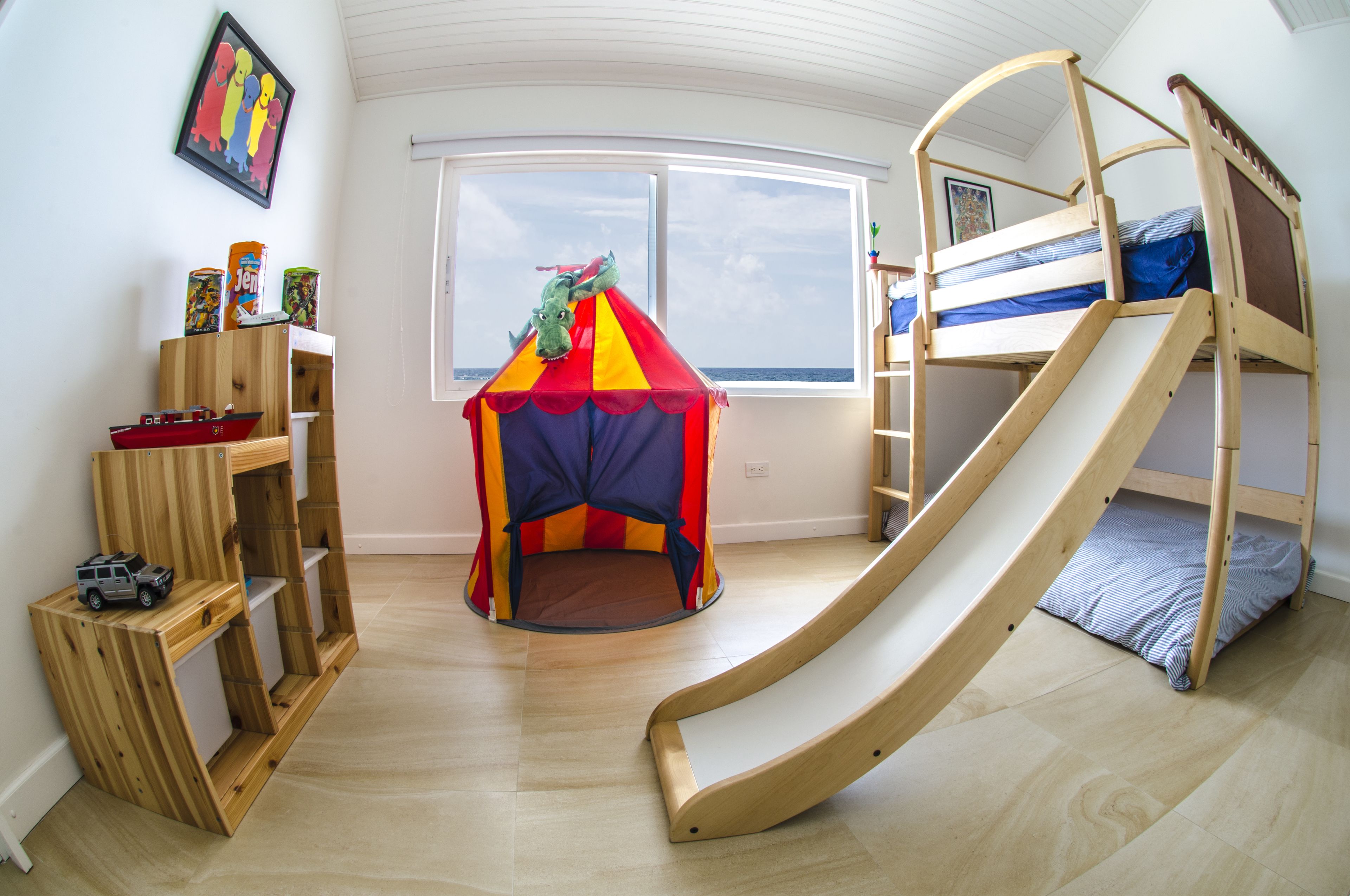 Family House | In-room safe, blackout drapes, free WiFi, bed sheets