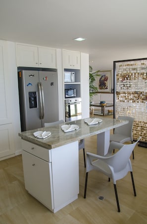 Familiehus | Eget kjøkken | Kjøleskap, mikrobølgeovn, ovn og kokeplater