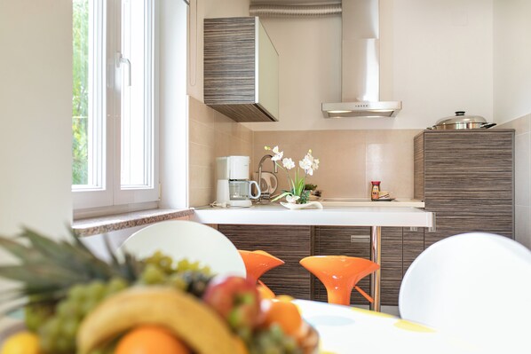 Fridge, coffee/tea maker, electric kettle, toaster